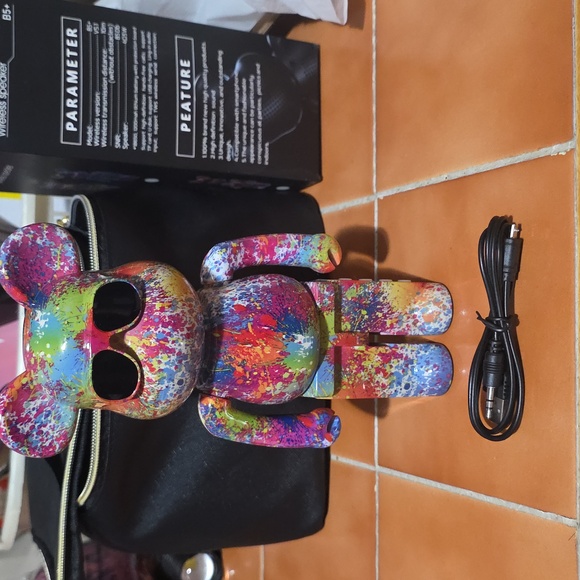 unbranded Other - B5+GRAFITTI STYLE BEAR BLUETOOTH SPEAKER NEW IN BOX